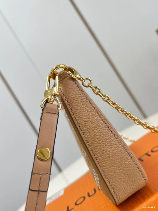 Fake Louis Bags POUCH LOUIS VUITTON STRAP ON EASY 0824